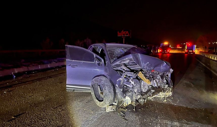 Kula'da kontrolden çıkan otomobil karşı şeride geçti: 4 yaralı