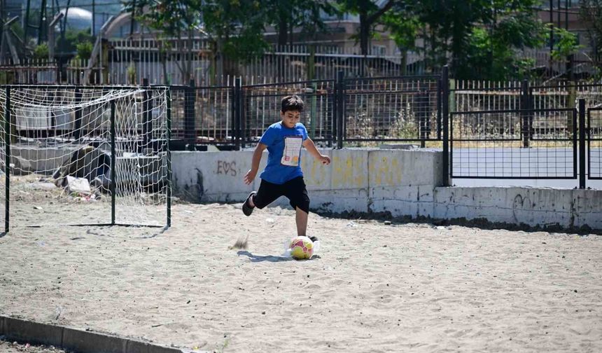 Manisa Büyükşehir Belediyesi mahallelilerin sorunlarını dinliyor