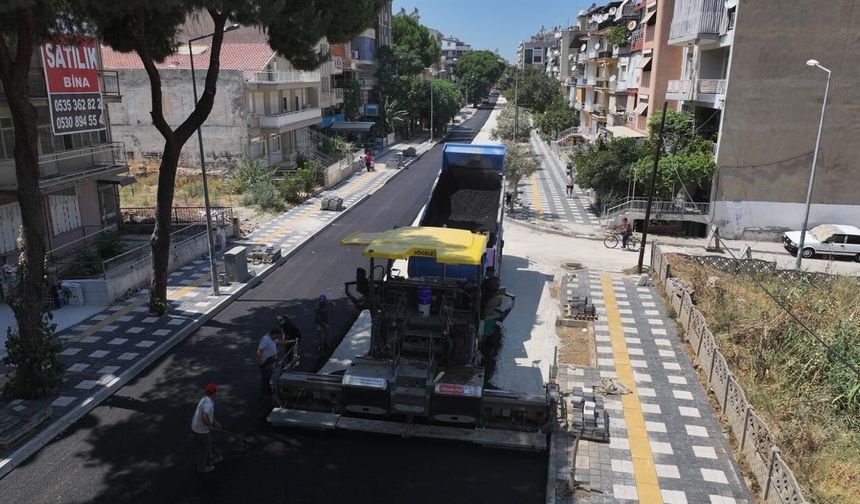 Manisa Büyükşehir Belediyesi, Salihli'de 4 caddeyi sıcak asfaltla yeniliyor
