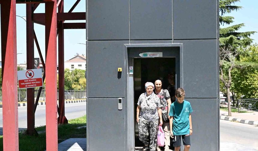 Manisa Büyükşehir'den Kuşlubahçe'deki üst geçide asansör kolaylığı