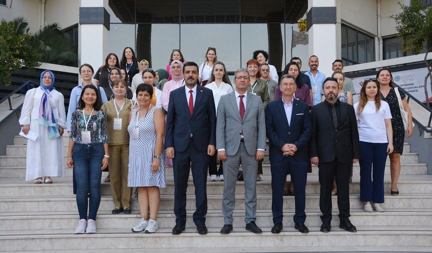 Manisa'da özel çocuklar için 'İlk rehber' aileler olacak
