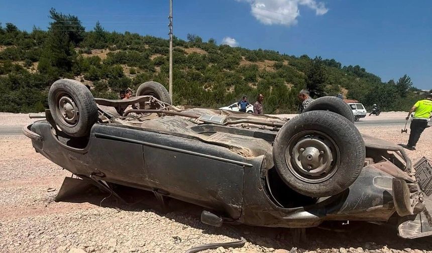 Mıcırlı yol kazaya neden oldu: 3 yaralı