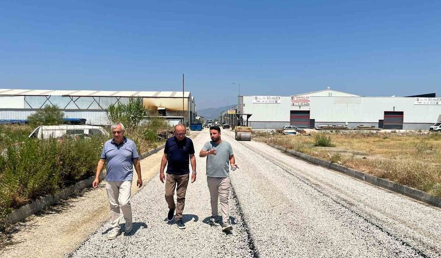 Turgutlu'da sanayi sitesine 5 bin metrekarelik asfalt hamlesi