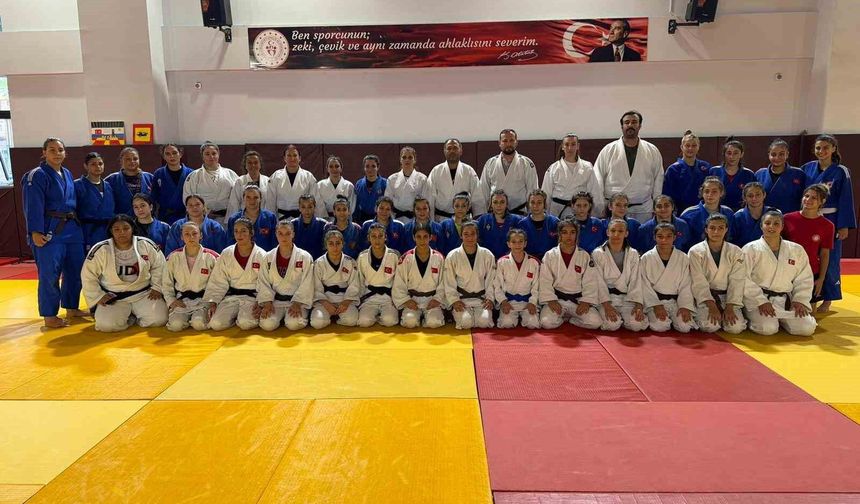 Yıldız Kadın Judo Milli Takımı, Salihli'de güç topluyor