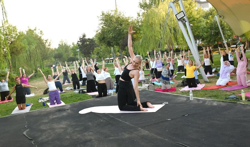 Yunusemre Belediyespor'dan kadınlara yoga eğitimi
