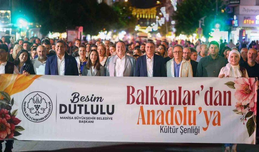 Balkanlardan Anadolu'ya Kültür Şenliği'nde Candan Erçetin coşkusu