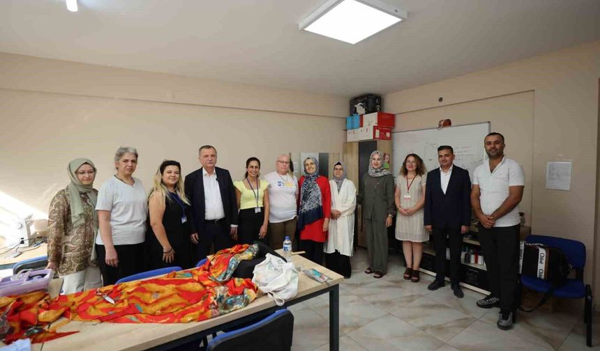Başkan Balaban'dan kadın dayanışma ve eğitim merkezlerine ziyaret