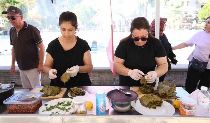 Gastronomi Çarşısı'nda 'En Güzel Sarma' yarışması