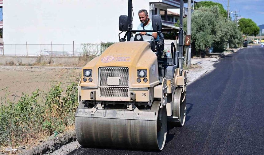 Gölmarmara NATO Caddesi'nde sıcak asfalt çalışması başladı