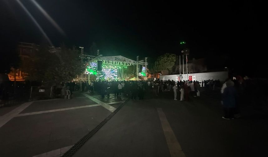 Kurtuluşun 104. yılında Zeynep Dizdar sahne aldı