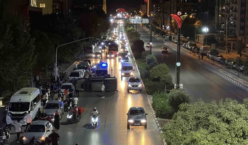 Makas atan sürücü 5 araca çarpıp kayıplara karıştı