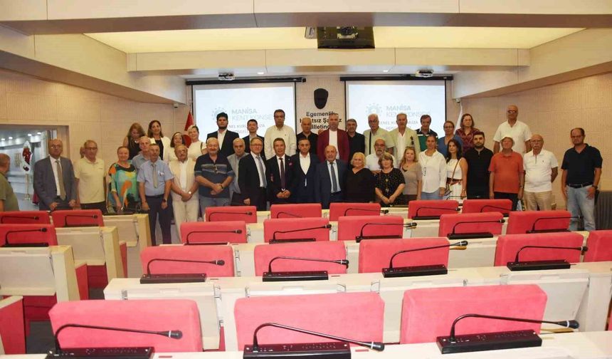 Manisa Kent Konseyi'nde Hakkı Bayraktar yeniden başkan seçildi