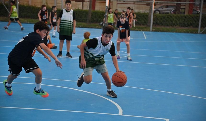 Manisa'da basketbol tutkusu sahaya yansıdı