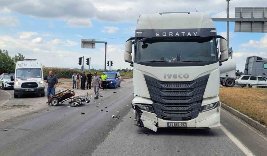 Manisa'da sepetli motosiklet tırla çarpıştı: 1 ölü