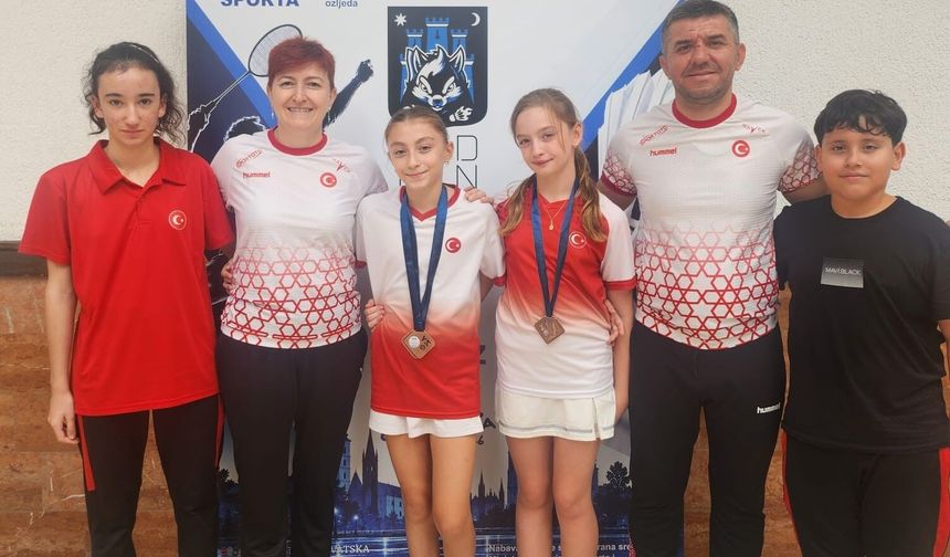 Manisalı badmintonculardan Hırvatistan'da çifte bronz