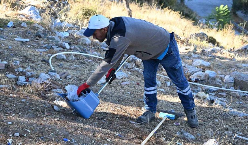 Manisa'nın tarihi ve doğal güzelliklerine uzanan yolda temizlik çalışması