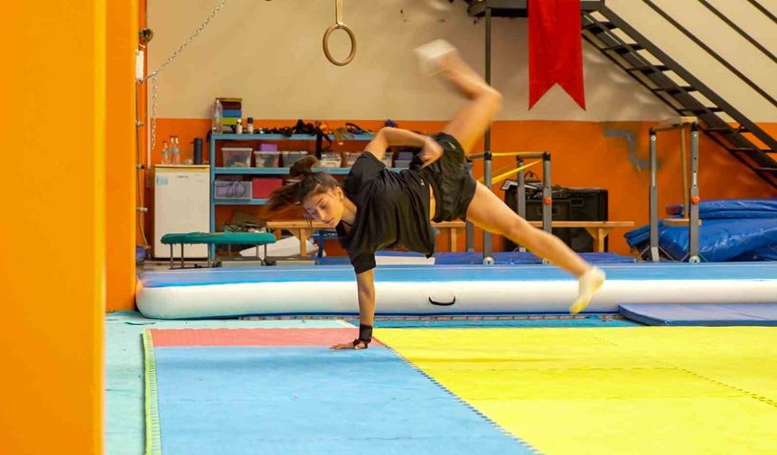 Milli cimnastikçi Ekin Çınar, dünya ikincisi oldu