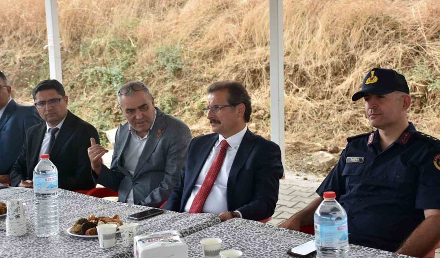 Salihli Kaymakamı Güldoğan, 2 mahallede talepleri yerinde dinledi