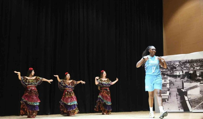 Turgutlu'da kadın takımların yeni sezon lansmanı kültür ve sporla buluştu