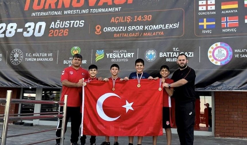 Yunusemre'nin güreşçileri Malatya'dan madalyalarla döndü