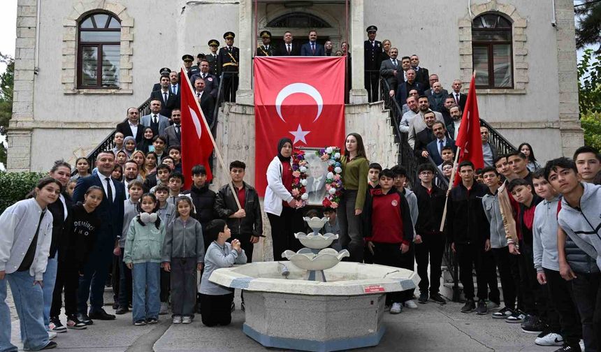 98 yıl sonra aynı fotoğraf karesini canlandırdılar