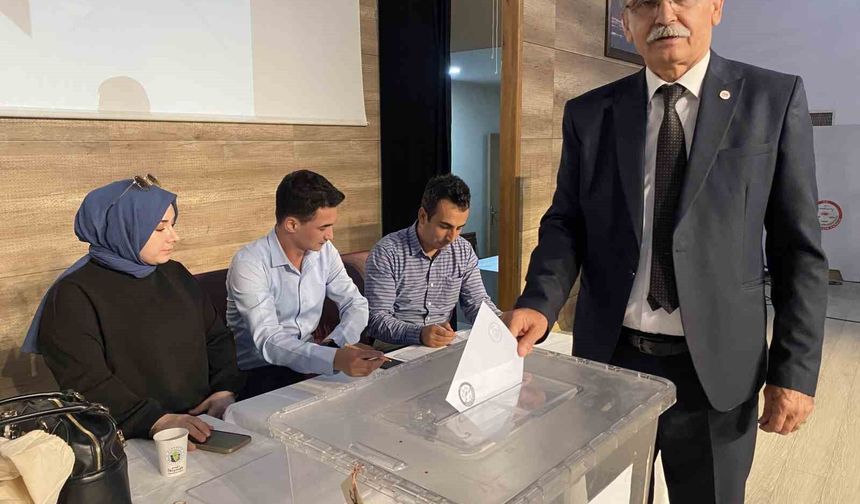 Alaşehir'de YENİ Parti'nin ilk ilçe başkanı Mehmet Kayacık oldu