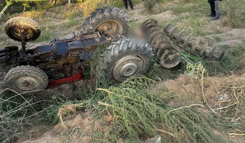 Devrilen traktörünün altında kalan çiftçi hayatını kaybetti