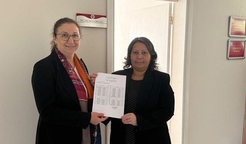 Esen Çınar ve yönetimi mazbatasını aldı
