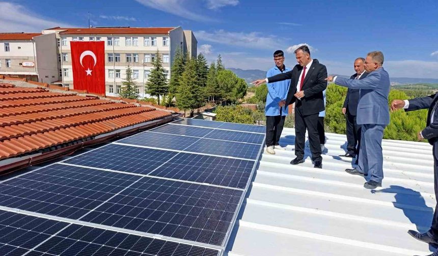Gördes'in güneşi okula enerji vermeye başladı