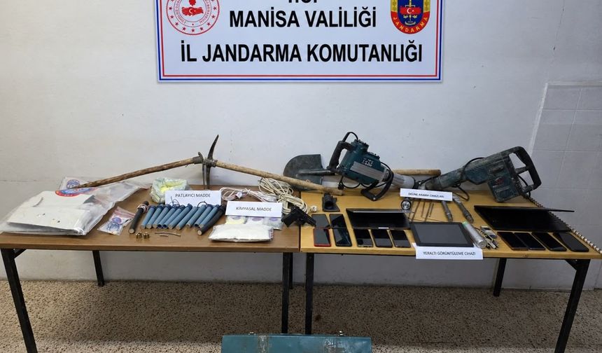 Gördes'te patlayıcılarla kaçak define kazısına suçüstü: 8 gözaltı
