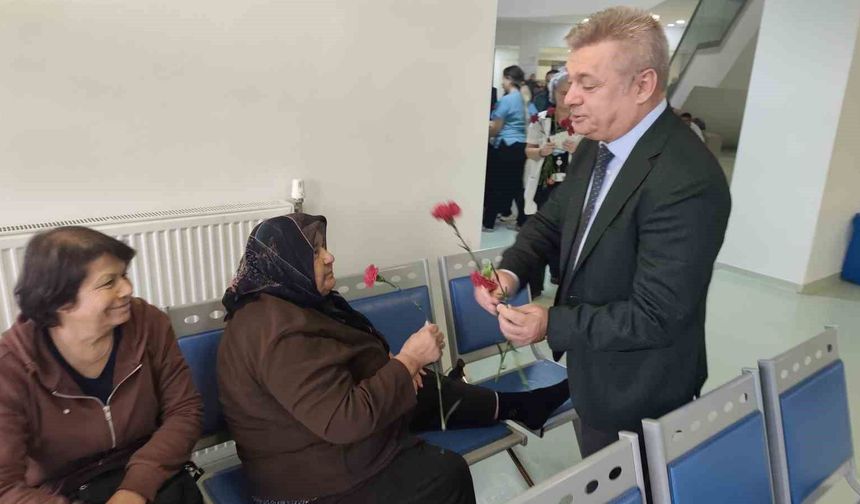 Hastalara karanfilli bilgilendirme
