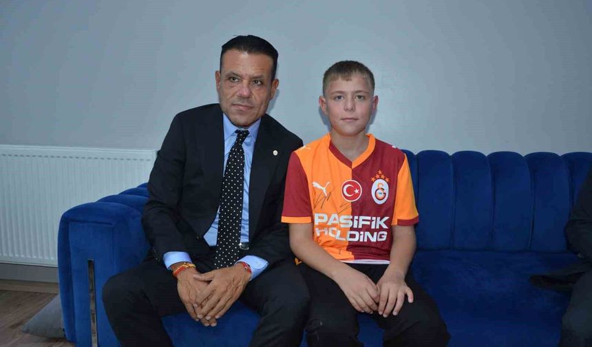 İş adamı Dinçer Azaphan Kırkağaç'ta Yaşar'la buluştu