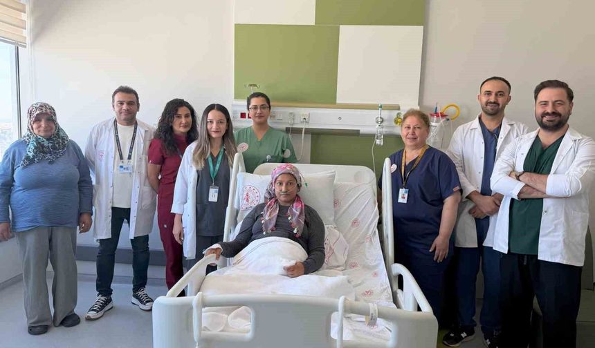 Kalbi durdurmadan 5 santimetrelik kesiyle riskli ameliyat başarıyla tamamlandı