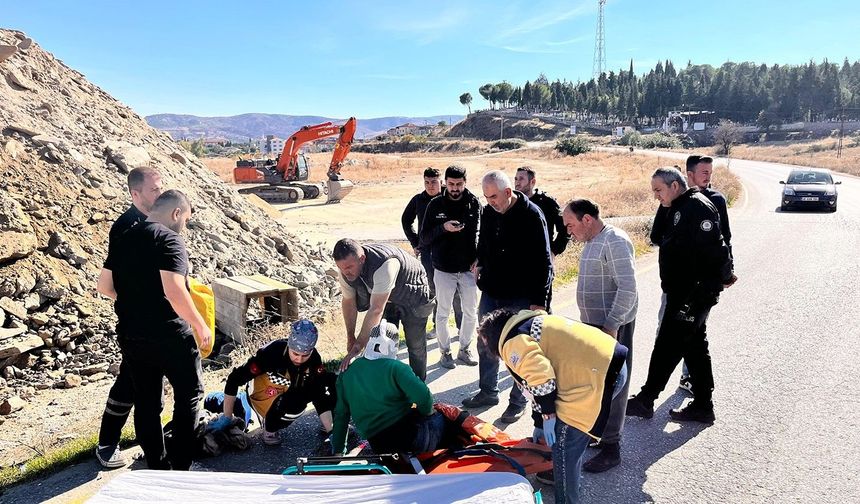 Kula'da otomobil ile motosiklet çarpıştı: 1 ağır yaralı