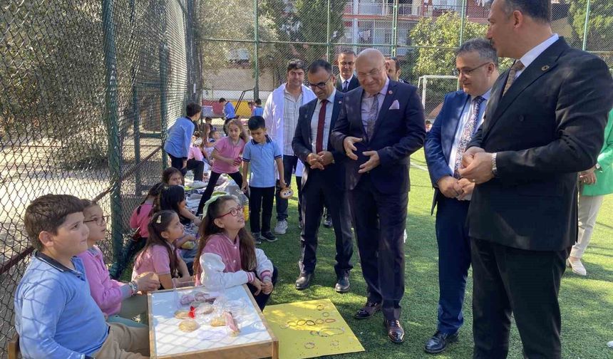Manisa İl Milli Eğitim Müdürü Uğurelli'den minik girişimcilere destek