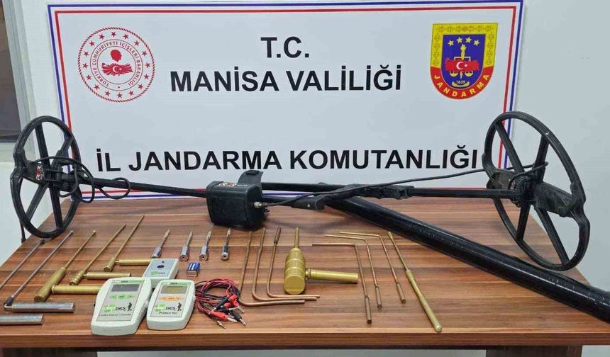 Manisa'da kaçak define avına suçüstü: 5 kişi yakalandı