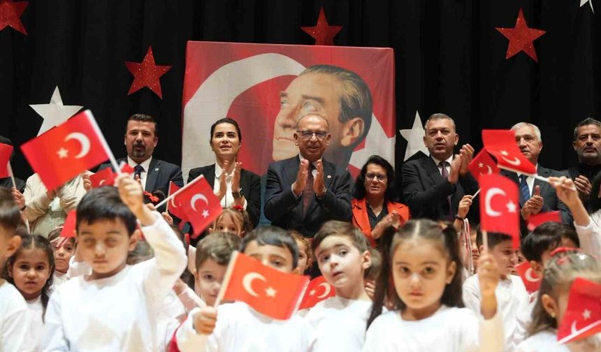 Miniklerden Cumhuriyet Bayramı'na renk katan gösteri