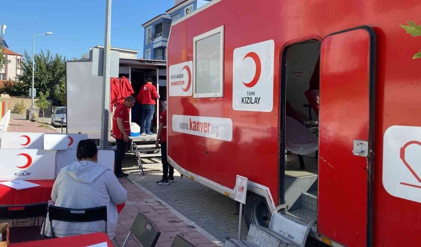 Öğrenciler velilerini kan bağışına ikna etti