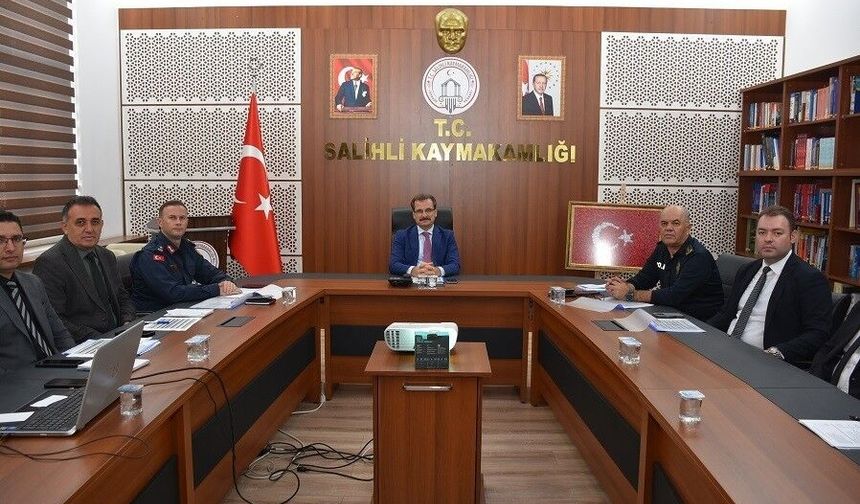 Salihli'de metruk yapılara yönelik çalışmalar masaya yatırıldı