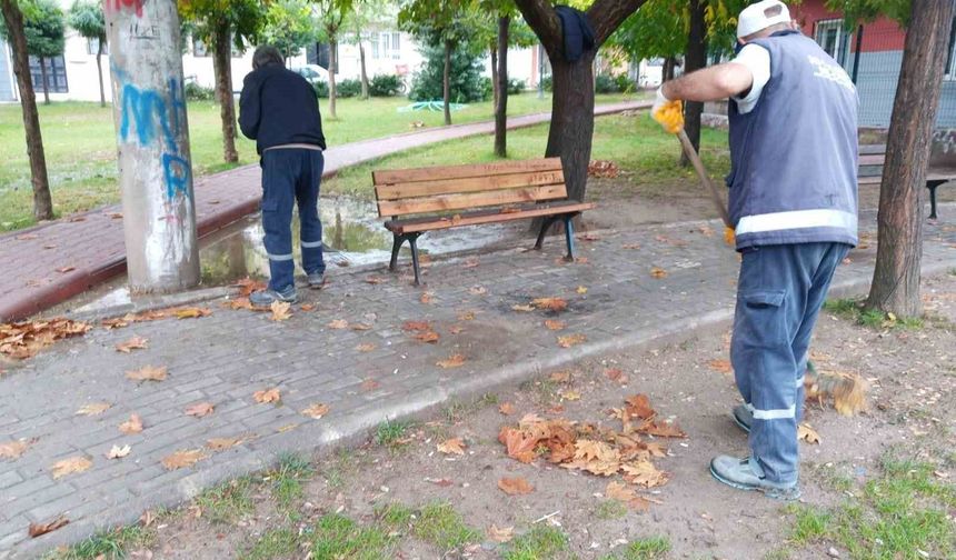 Şehzadeler Belediyesi ekiplerinden yağmur sonrası temizlik