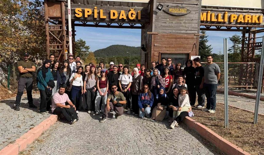 Spil Dağı'nın güzelliklerini kadraja taşıdılar