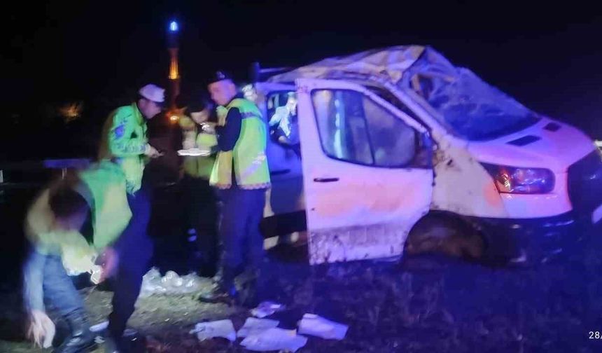 Yağışlı yolda kontrolden çıkan otomobil takla attı: 4 yaralı