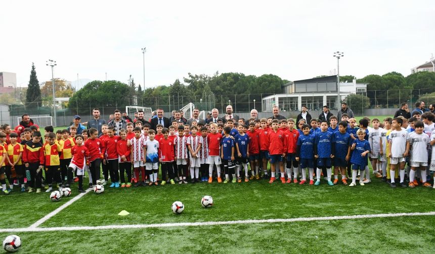 Yunusemre'de 29 Ekim coşkusu futbolla taçlandı